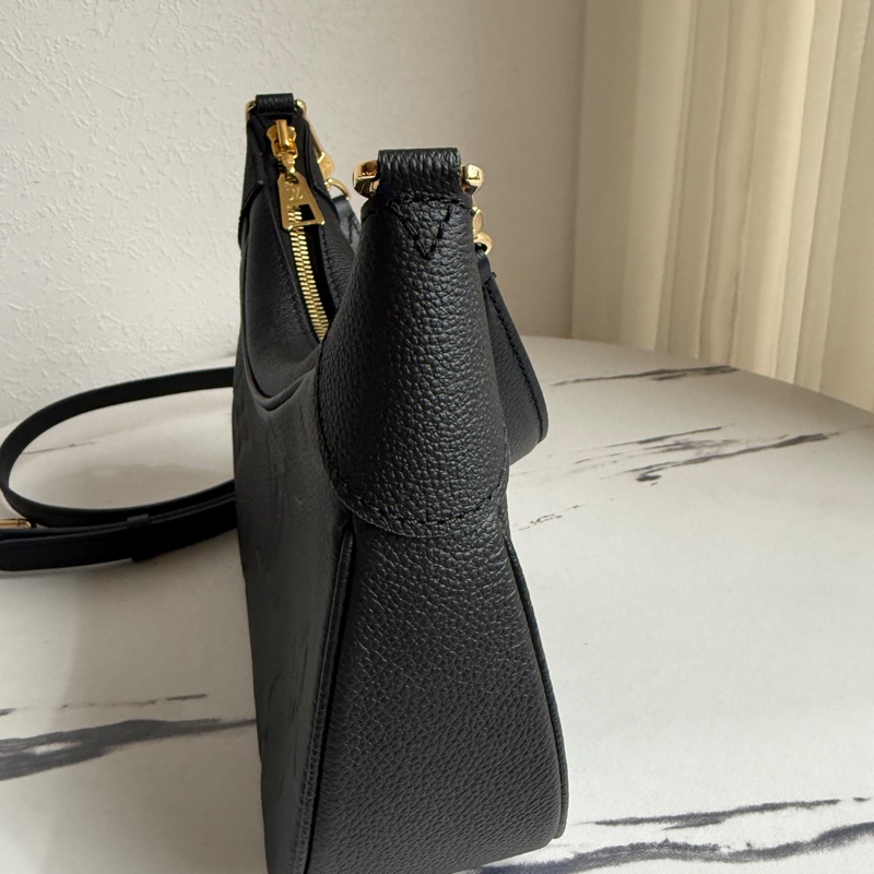 lv 黑壓紋半月腋下包 買不到了-16