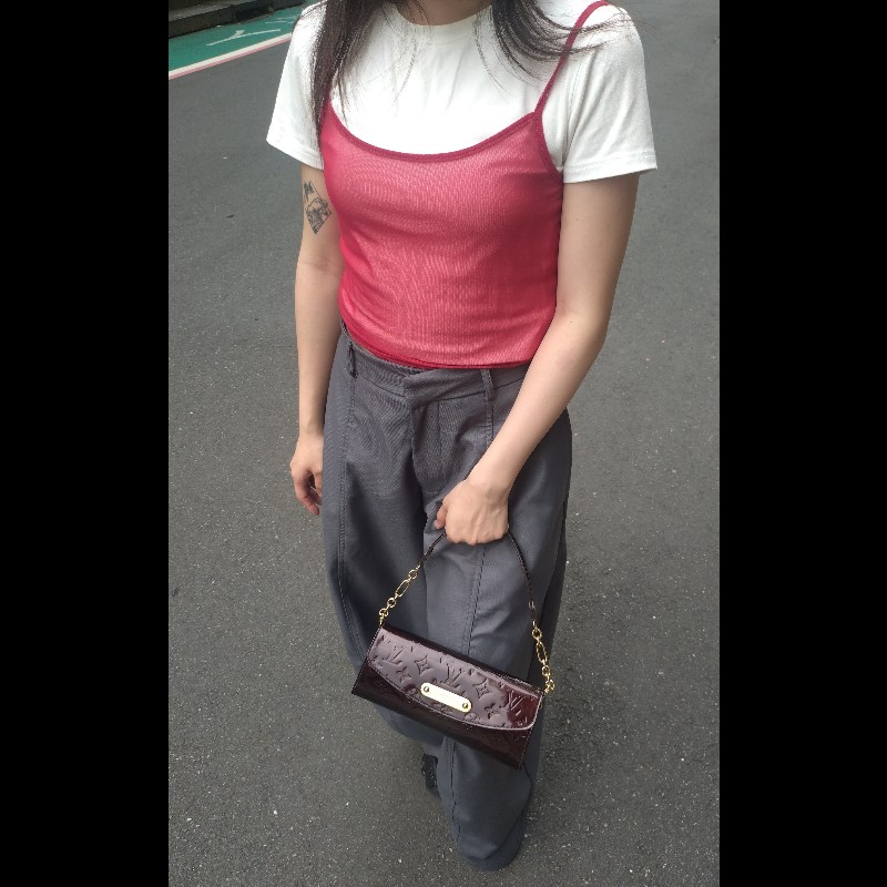 LV 金鍊咖紅亮皮vernis 腋下包-3