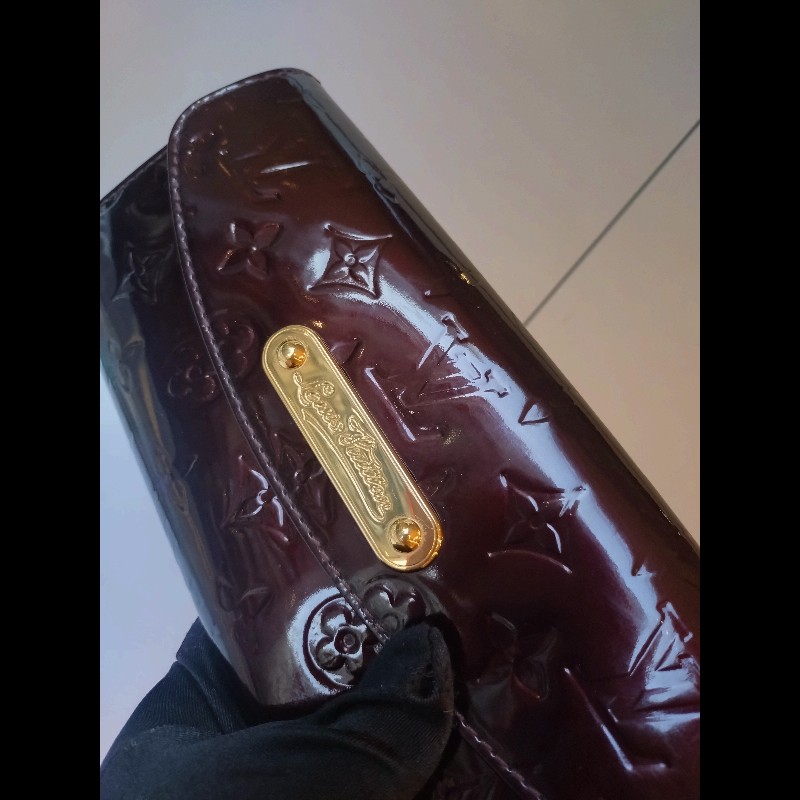 LV 金鍊咖紅亮皮vernis 腋下包-6