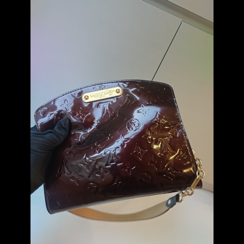 LV 金鍊咖紅亮皮vernis 腋下包-7