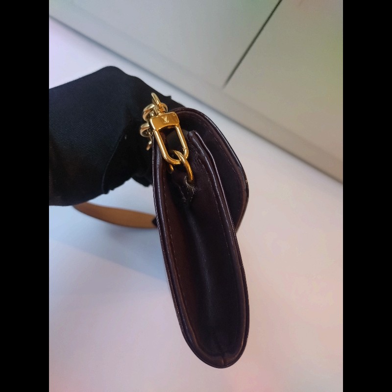 LV 金鍊咖紅亮皮vernis 腋下包-11