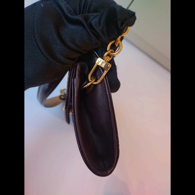 LV 金鍊咖紅亮皮vernis 腋下包-12