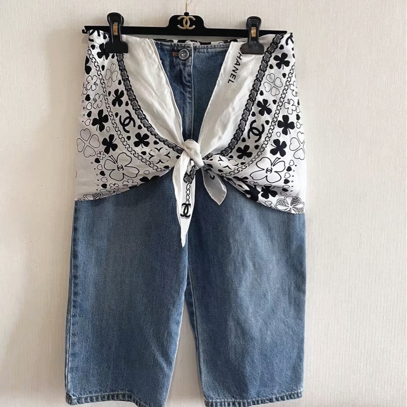 Chanel 大絲巾+牛仔褲 稀缺款👖時髦穿搭公式😻-0