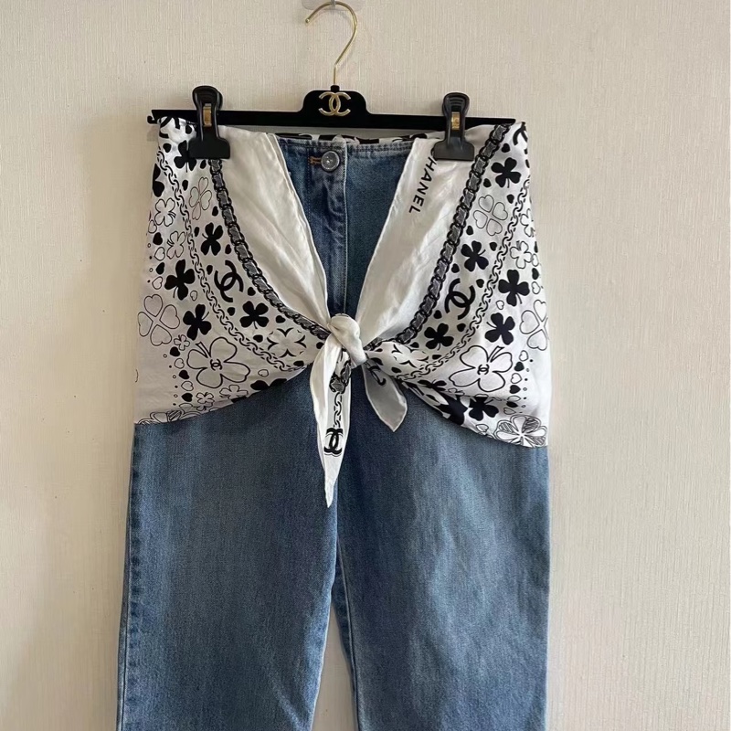 Chanel 大絲巾+牛仔褲 稀缺款👖時髦穿搭公式😻-4