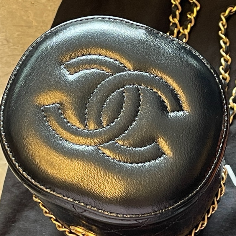 香奈兒Chanel 25c 黑金羊皮鏈條晶片款水桶包 -8