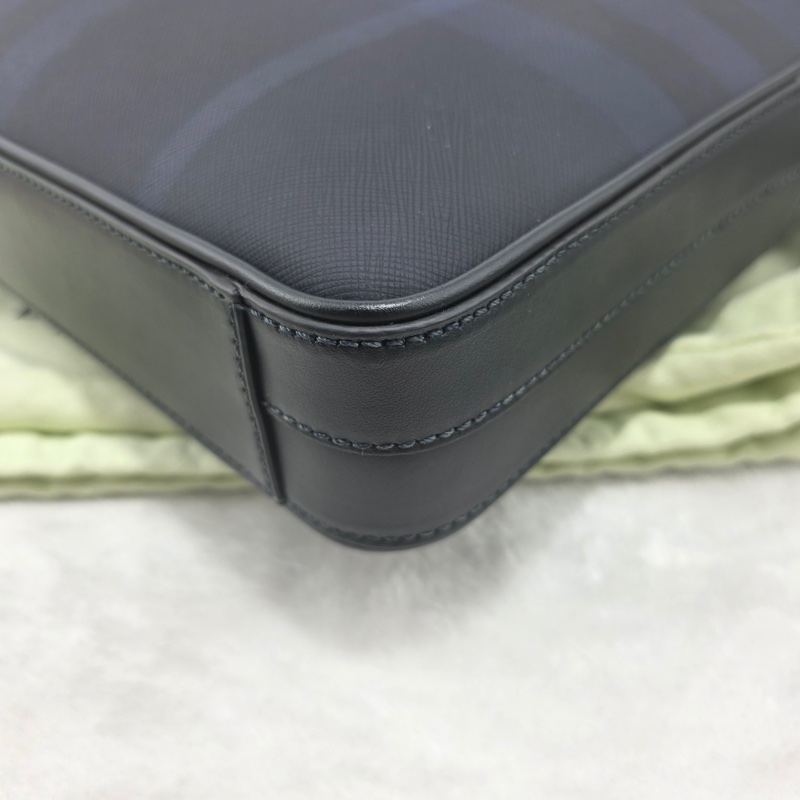 閒置新Burberry博柏利 可拆可调式肩背带拉链开合 小牛皮饰边 单肩斜挎手提包公文包 男款-2