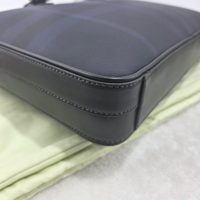 閒置新Burberry博柏利 可拆可调式肩背带拉链开合 小牛皮饰边 单肩斜挎手提包公文包 男款-3