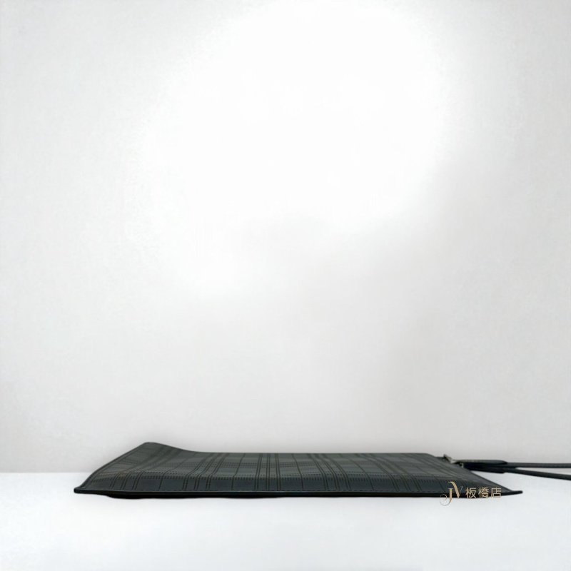 JS1330-BURBERRY 黑牛皮雷射洞洞格紋手拿包-4