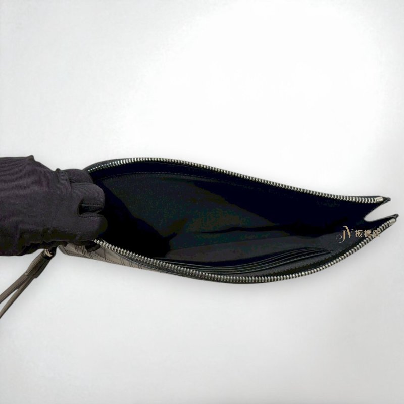 JS1330-BURBERRY 黑牛皮雷射洞洞格紋手拿包-5