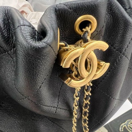 東區正精品㊣CHANEL AS5967 HOBO 26最新款近全新香奈兒黑色小牛皮金色皮穿鍊帶流浪包肩背包大款 RZ6395-2
