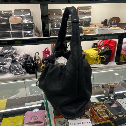 東區正精品㊣CHANEL AS5967 HOBO 26最新款近全新香奈兒黑色小牛皮金色皮穿鍊帶流浪包肩背包大款 RZ6395-4