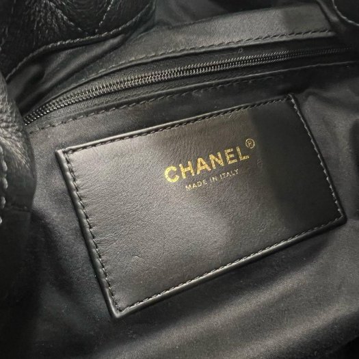 東區正精品㊣CHANEL AS5967 HOBO 26最新款近全新香奈兒黑色小牛皮金色皮穿鍊帶流浪包肩背包大款 RZ6395-12