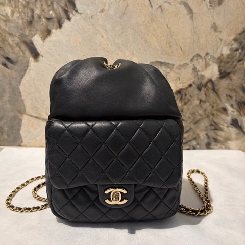 Chanel黑金羊皮束口水桶後背包