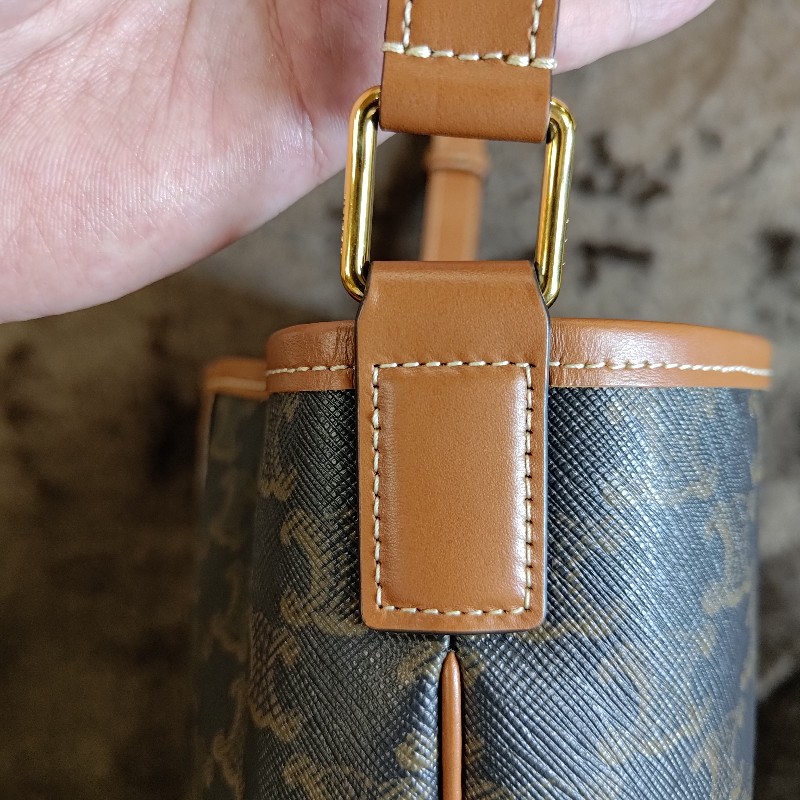 CELINE BUCKET 小型 Triomphe 老花帆布小牛皮肩背水桶包-4