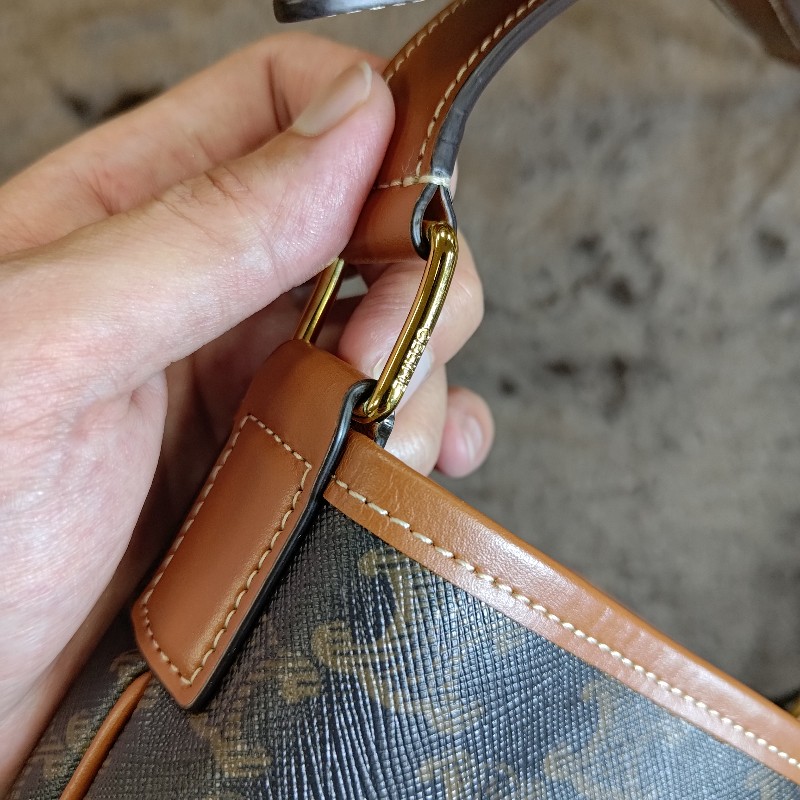 CELINE BUCKET 小型 Triomphe 老花帆布小牛皮肩背水桶包-6