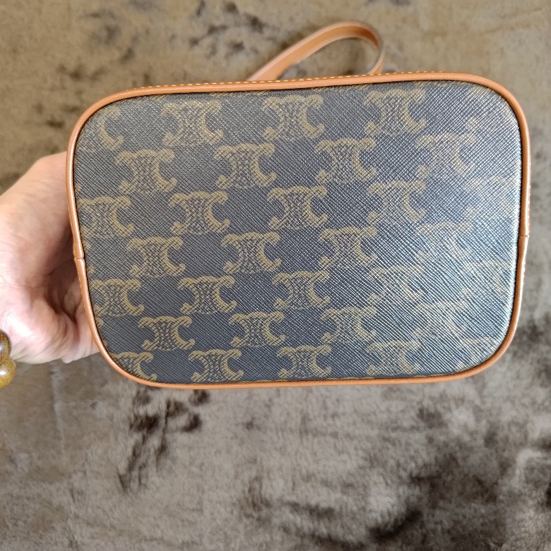 CELINE BUCKET 小型 Triomphe 老花帆布小牛皮肩背水桶包-12