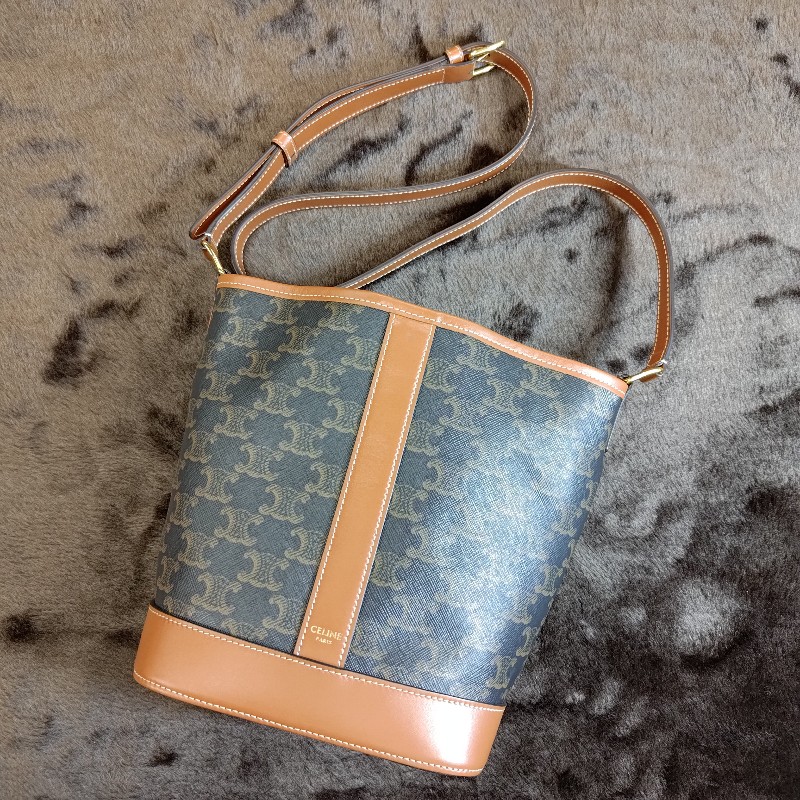 CELINE BUCKET 小型 Triomphe 老花帆布小牛皮肩背水桶包-0