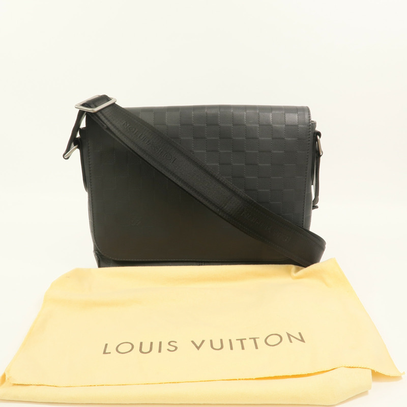 LOUIS VUITTON Monogram Eclipse District PM肩背袋-8