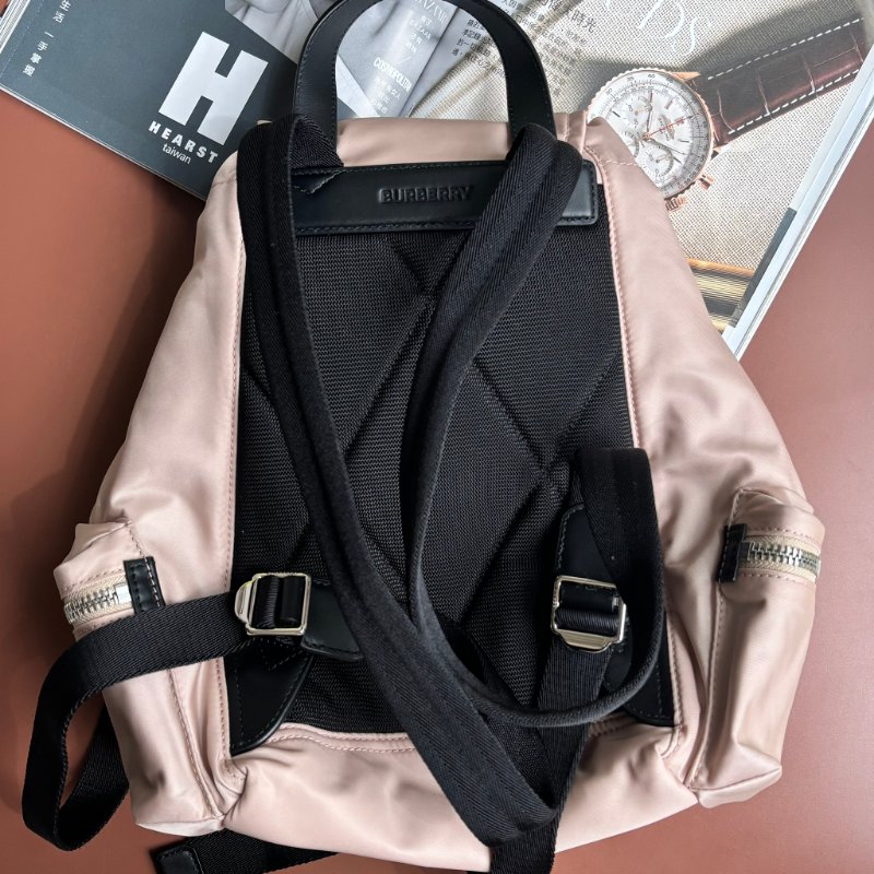 ::BURBERRY::白色字母LOGO尼龍扣式束口後背包(粉)-1