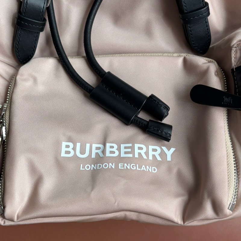 ::BURBERRY::白色字母LOGO尼龍扣式束口後背包(粉)-2