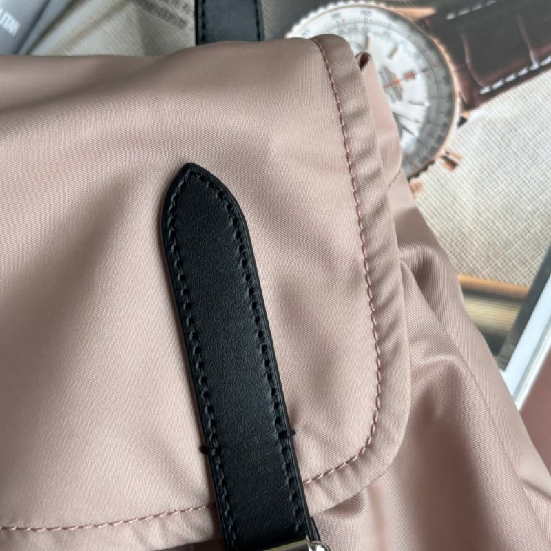 ::BURBERRY::白色字母LOGO尼龍扣式束口後背包(粉)-6