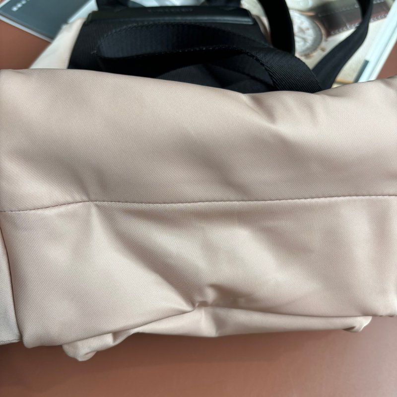 ::BURBERRY::白色字母LOGO尼龍扣式束口後背包(粉)-12