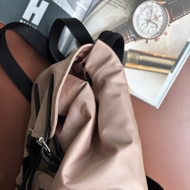 ::BURBERRY::白色字母LOGO尼龍扣式束口後背包(粉)-14