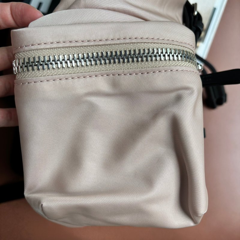 ::BURBERRY::白色字母LOGO尼龍扣式束口後背包(粉)-16