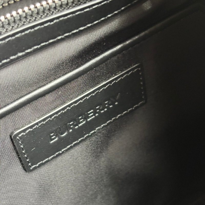 ::BURBERRY::白色字母LOGO尼龍扣式束口後背包(粉)-19