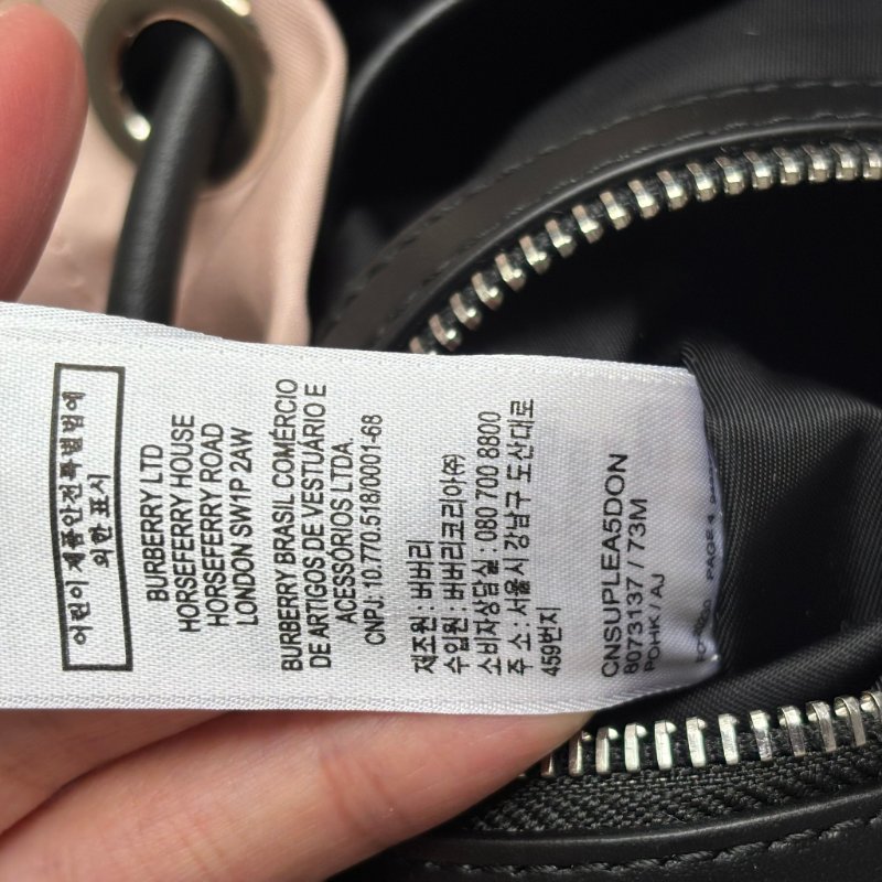 ::BURBERRY::白色字母LOGO尼龍扣式束口後背包(粉)-21