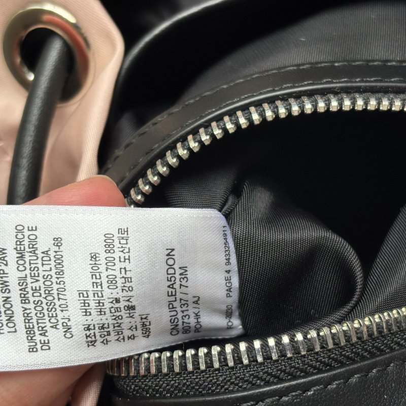 ::BURBERRY::白色字母LOGO尼龍扣式束口後背包(粉)-22