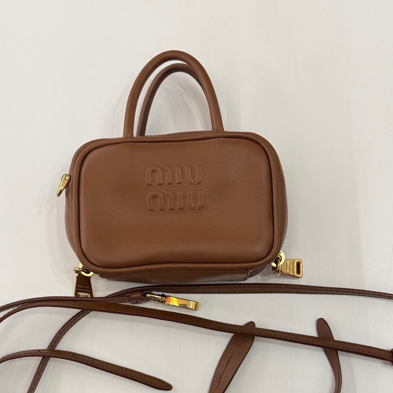 繆繆/Miu Miu 小包 皮革 寬度: 10.5cm,長度: 4cm  肩帶-1