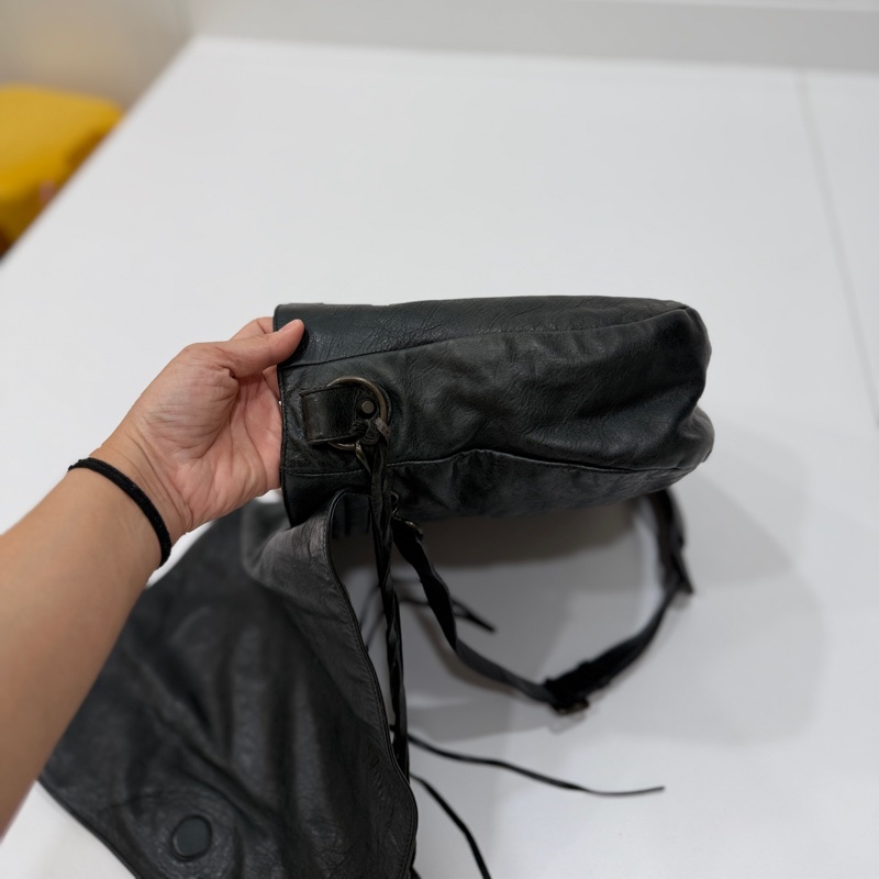 Balenciaga 巴黎世家 NeoFolk 黑色 郵差包 斜背包 肩背包 側背包 手提包-25