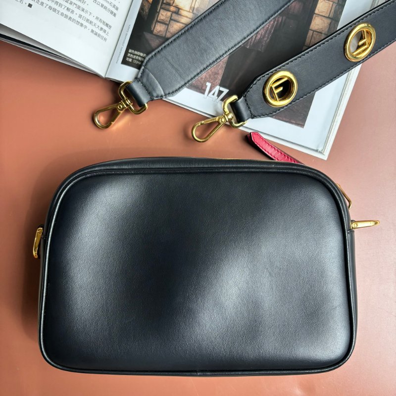 ::FENDI::經典FF Logo 咖啡黑色壓紋斜背相機包-1