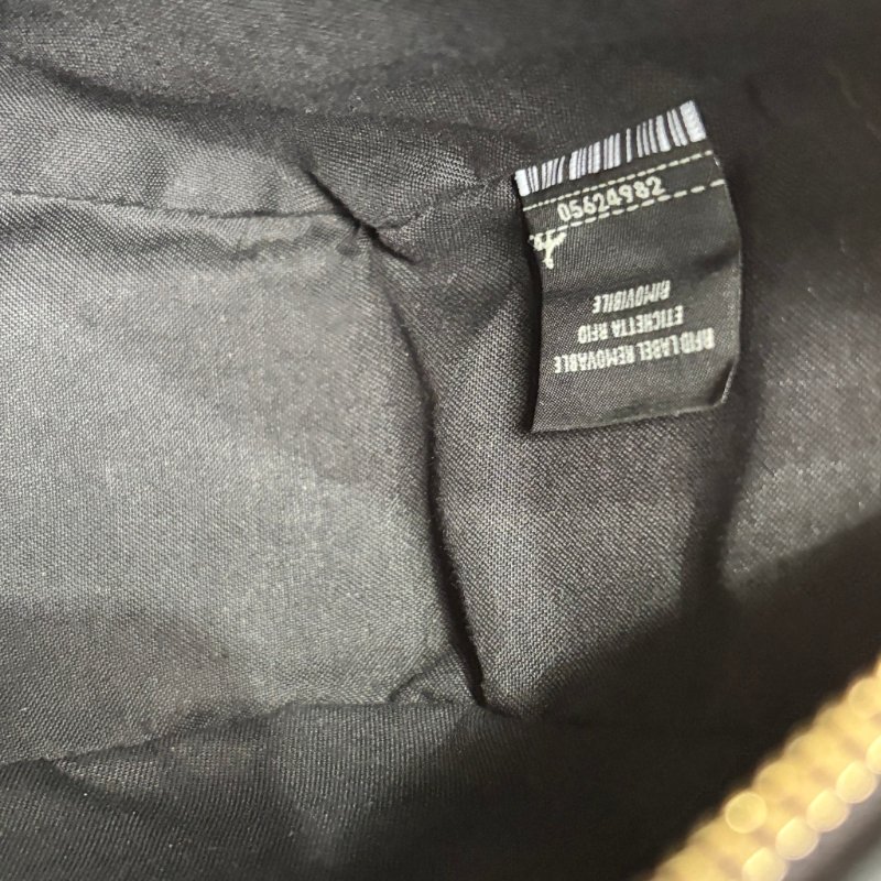 ::FENDI::經典FF Logo 咖啡黑色壓紋斜背相機包-29