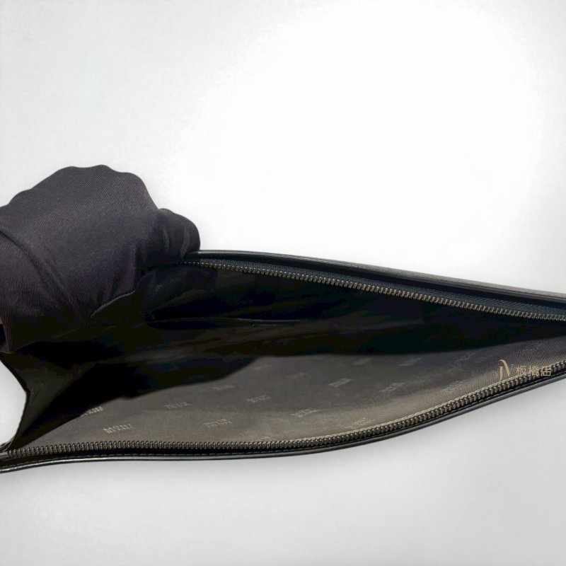 JS1331-MONTBLANC 萬寶龍黑色牛皮手拿包-6