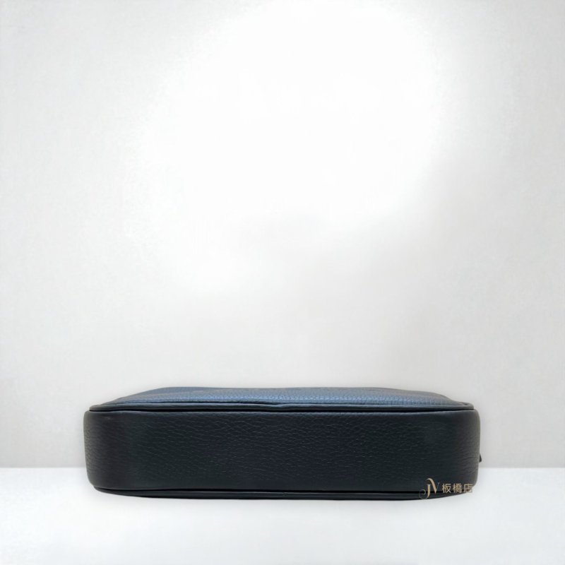 JS1332-Burberry 黑牛皮壓紋logo相機包-4