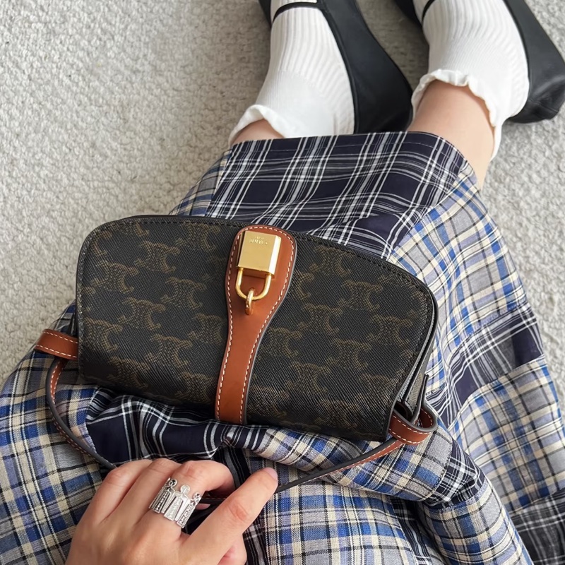 CELINE賽琳Tabou系列凱旋門老花鎖頭腋下包法棍包🥖🥖-1