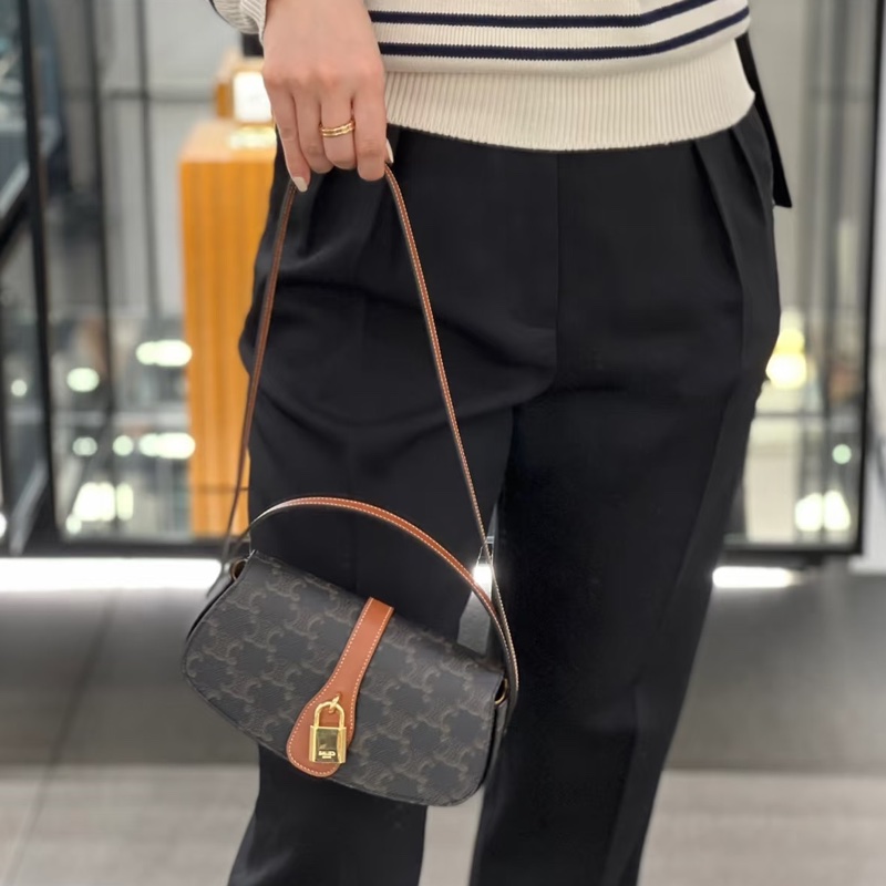 CELINE賽琳Tabou系列凱旋門老花鎖頭腋下包法棍包🥖🥖-16