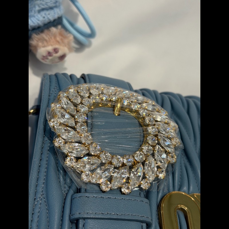 MIUMIU 藍色褶皺斜背包-3