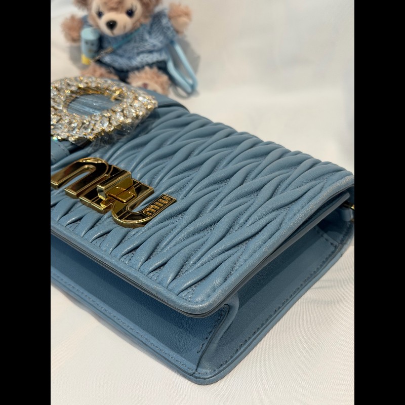 MIUMIU 藍色褶皺斜背包-6