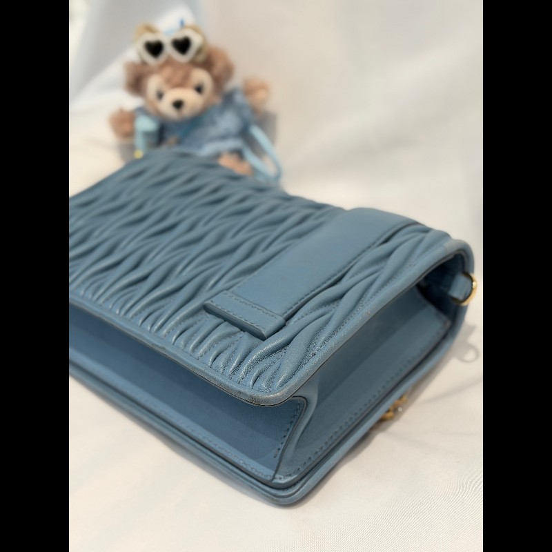 MIUMIU 藍色褶皺斜背包-7