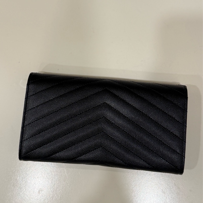 （極新甜價美包）SAINT LAURENT YSL聖羅蘭 黑色牛皮山形紋扣式長夾-1