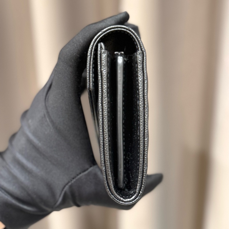 （極新甜價美包）SAINT LAURENT YSL聖羅蘭 黑色牛皮山形紋扣式長夾-3