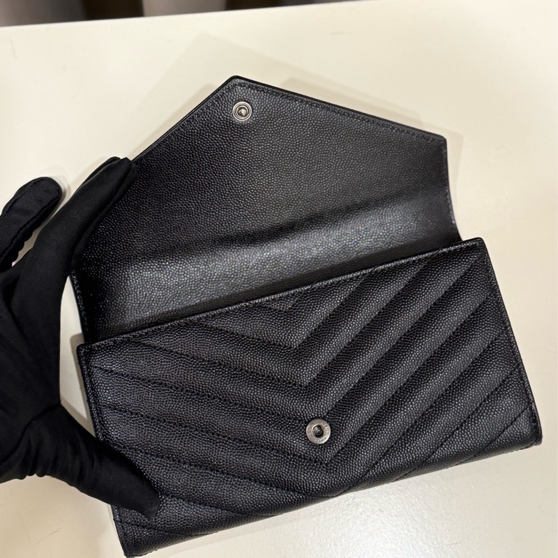 （極新甜價美包）SAINT LAURENT YSL聖羅蘭 黑色牛皮山形紋扣式長夾-4