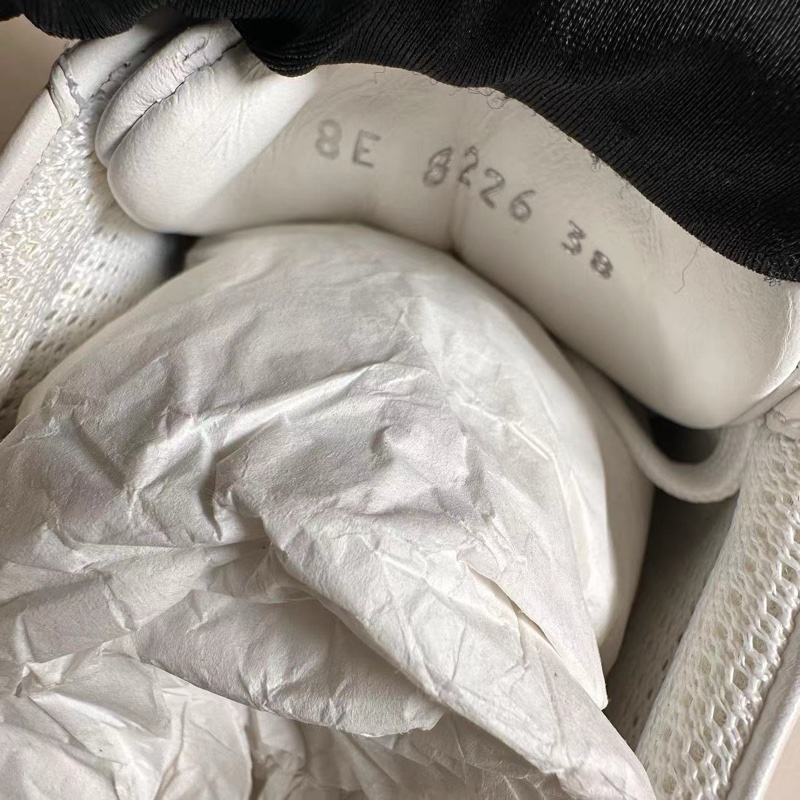 閒置未使用 Fendi 芬迪小白鞋 附件盒子 38碼-6