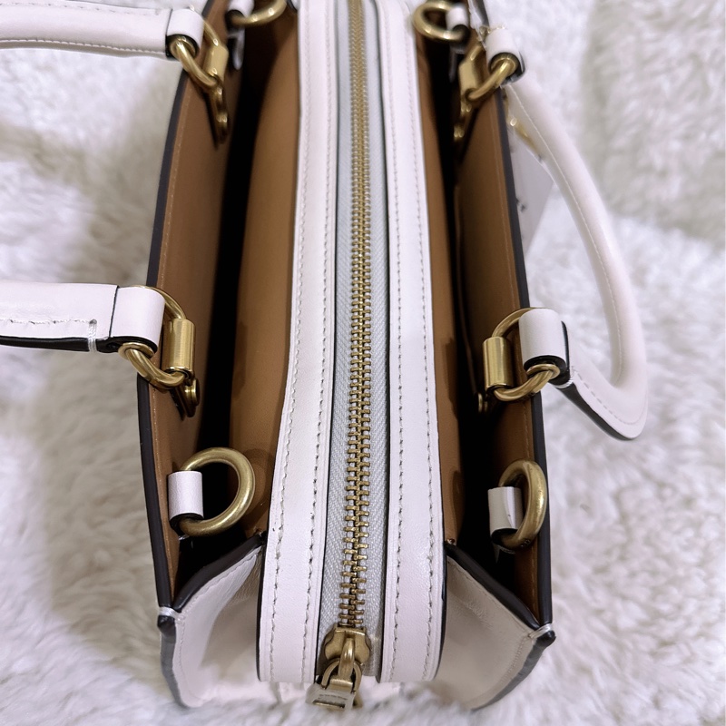未使用coach Rogue 26 手提肩背包（原價24800元）-21