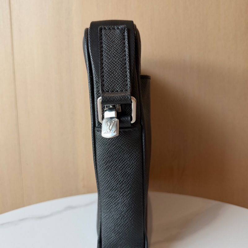 Louis Vuitton路易威登男士郵差包單肩包 21年編碼。 🈚附件-2