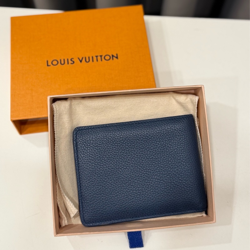 Louis vuitton 路易威登 Multiple系列立體LV標誌牛皮對折皮夾(藍色)-1