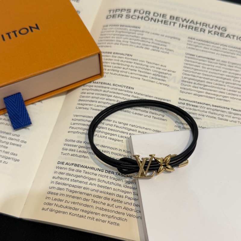 LV BLOOM黑色皮革金LOGO手環M8142Z-0